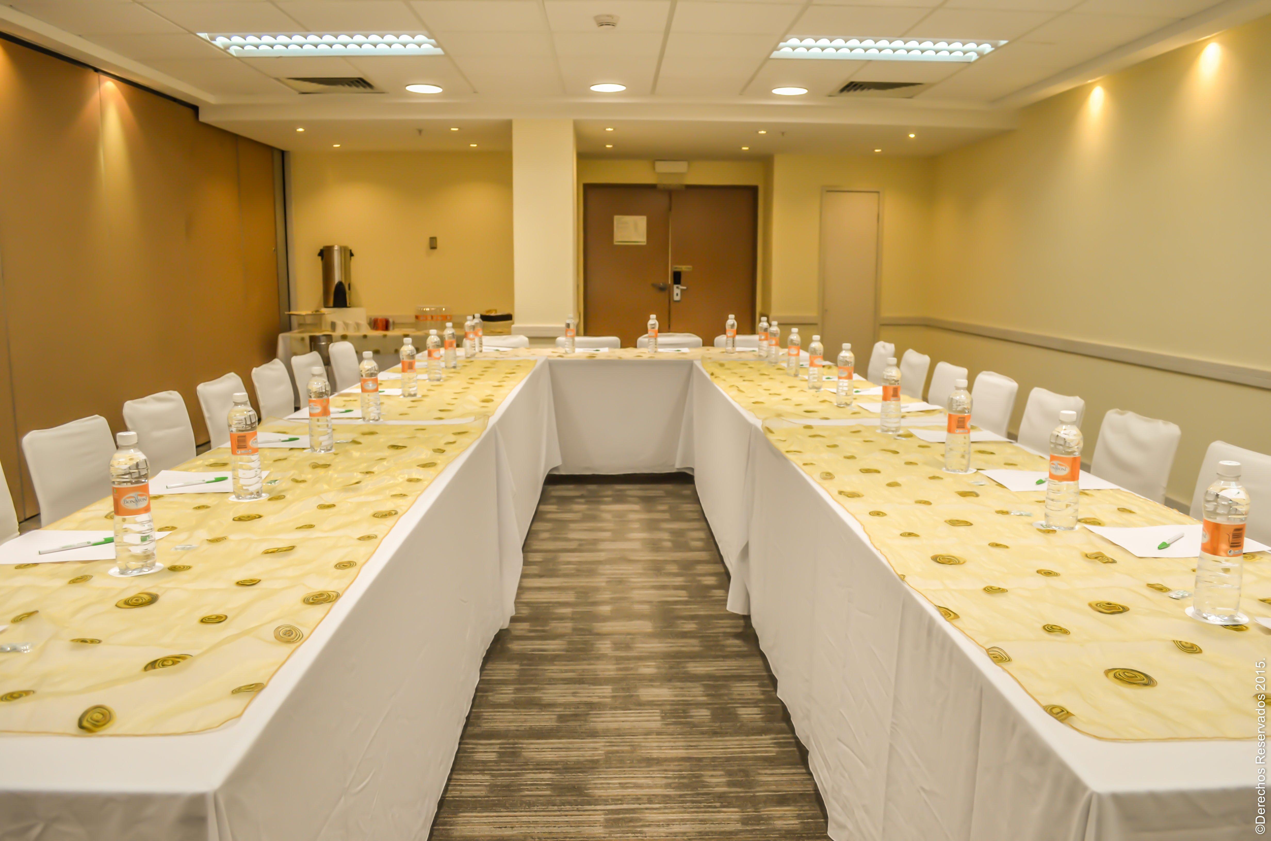 Holiday Inn Leon-Convention Center By Ihg Exterior foto